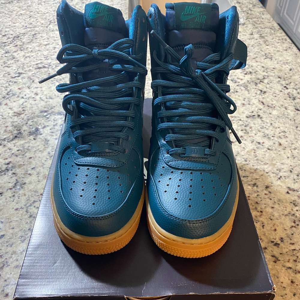 Size 9 Women Air Force 1s High Top